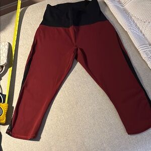 Lululemon Train Times Crop (17") Burgundy & Black! EUC… SZ 4.
